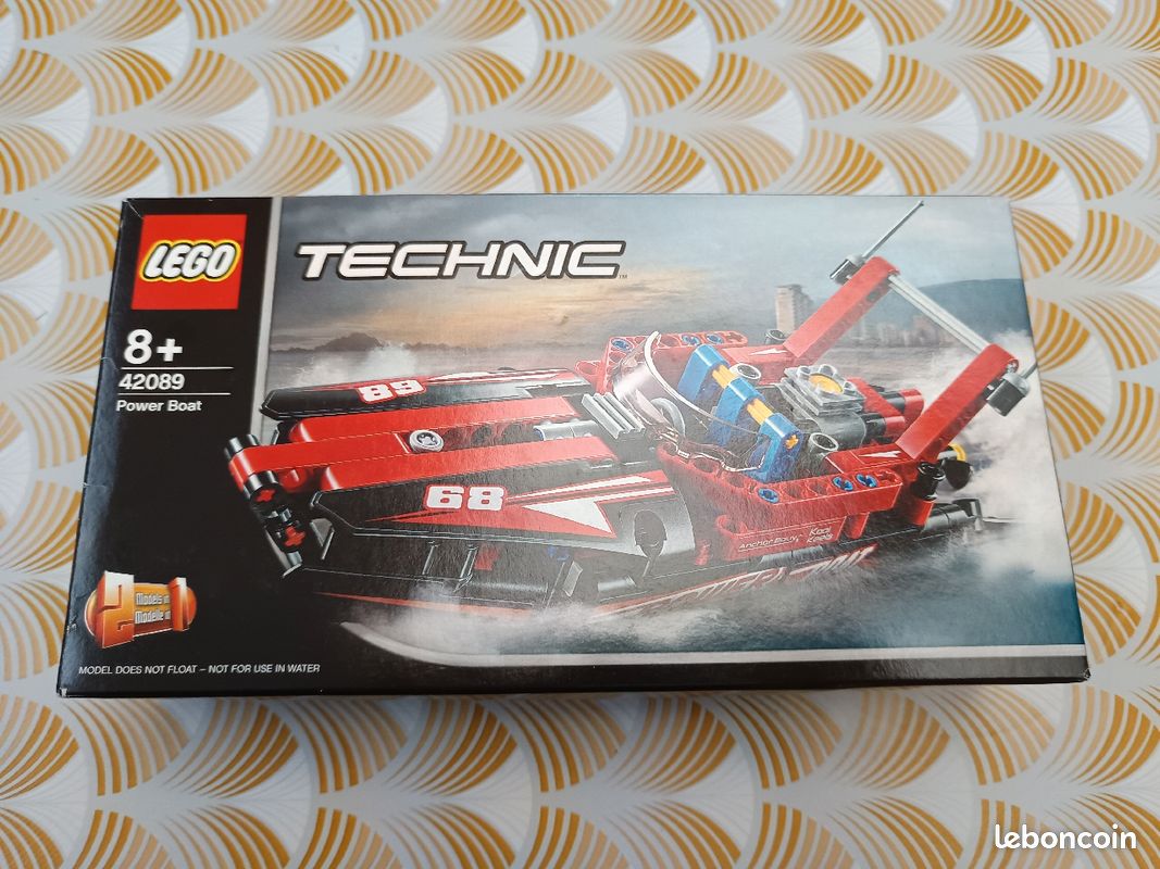Lego technic power boat 42089 (image 1)