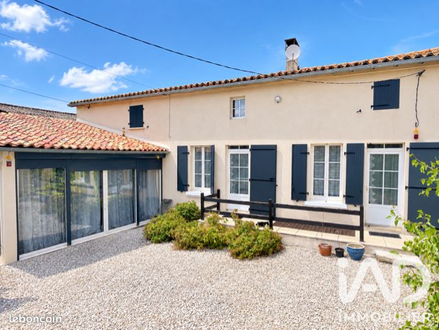 Maison 8 pièces 148 m² · à Saint-Front · 148 m² · 179 500 €