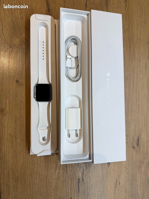 Apple Watch Series 2 – 42 mm aluminium argent + 3 bracelets (image 1)