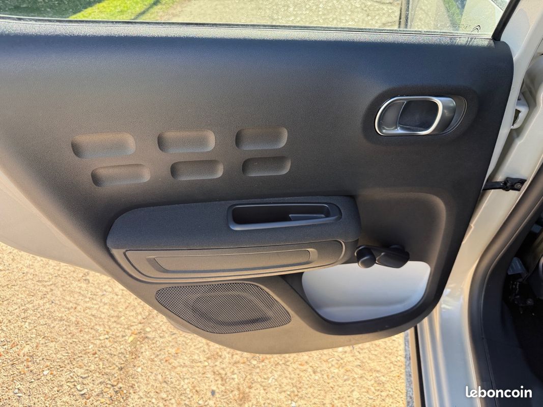 CITROEN C3 PureTech 110 SS BVM6 Shine Pack (image 15)