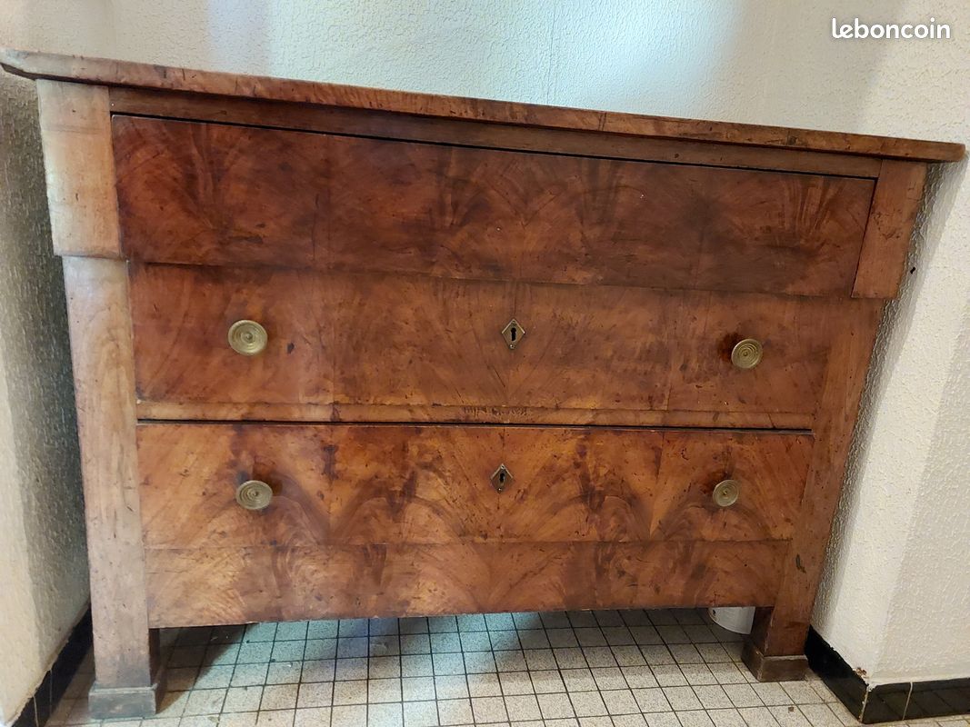 Commode ancienne en bois (image 1)