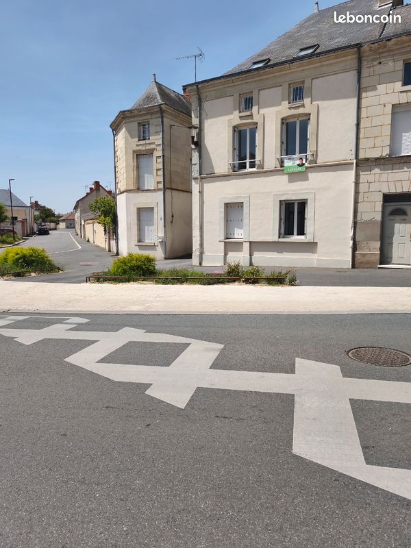 Immeuble 12 pièces 215 m² · à Lencloître · 215 m² · 273 000 €