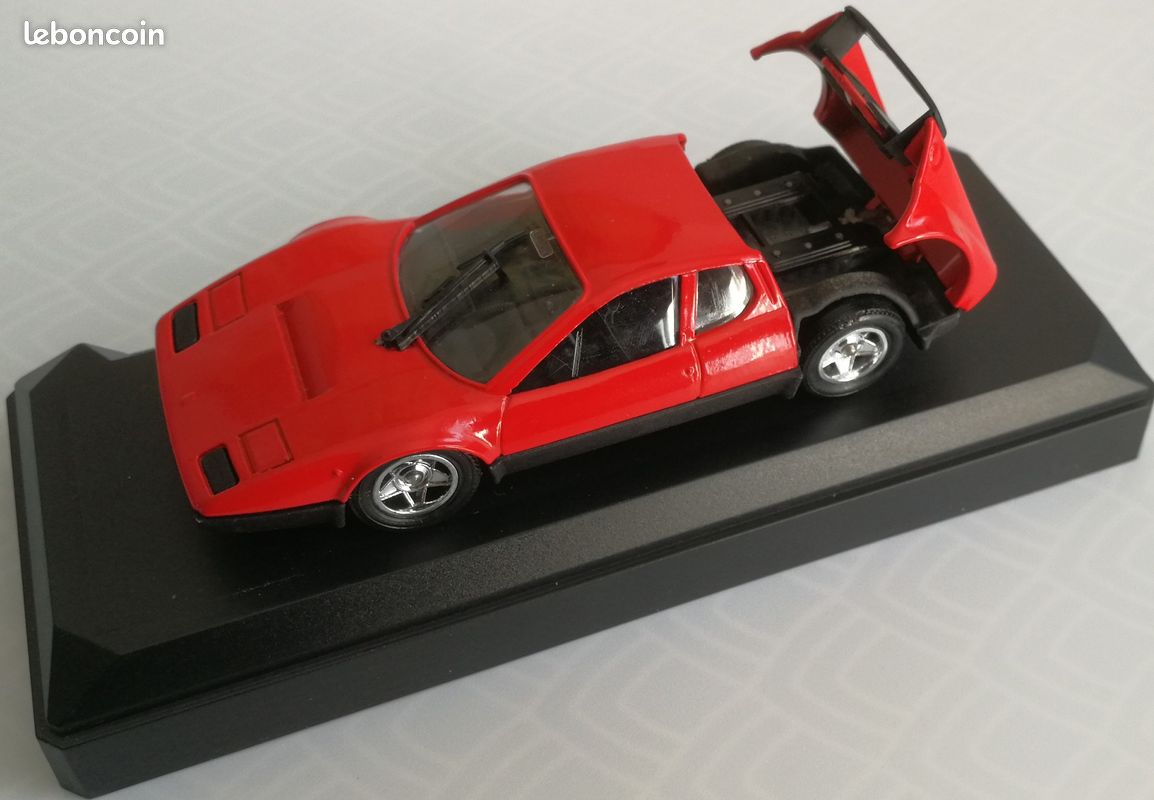 Miniature Solido 1/43 - Ferrari 512 BB - Rouge - Réf. 7167 - Occasion