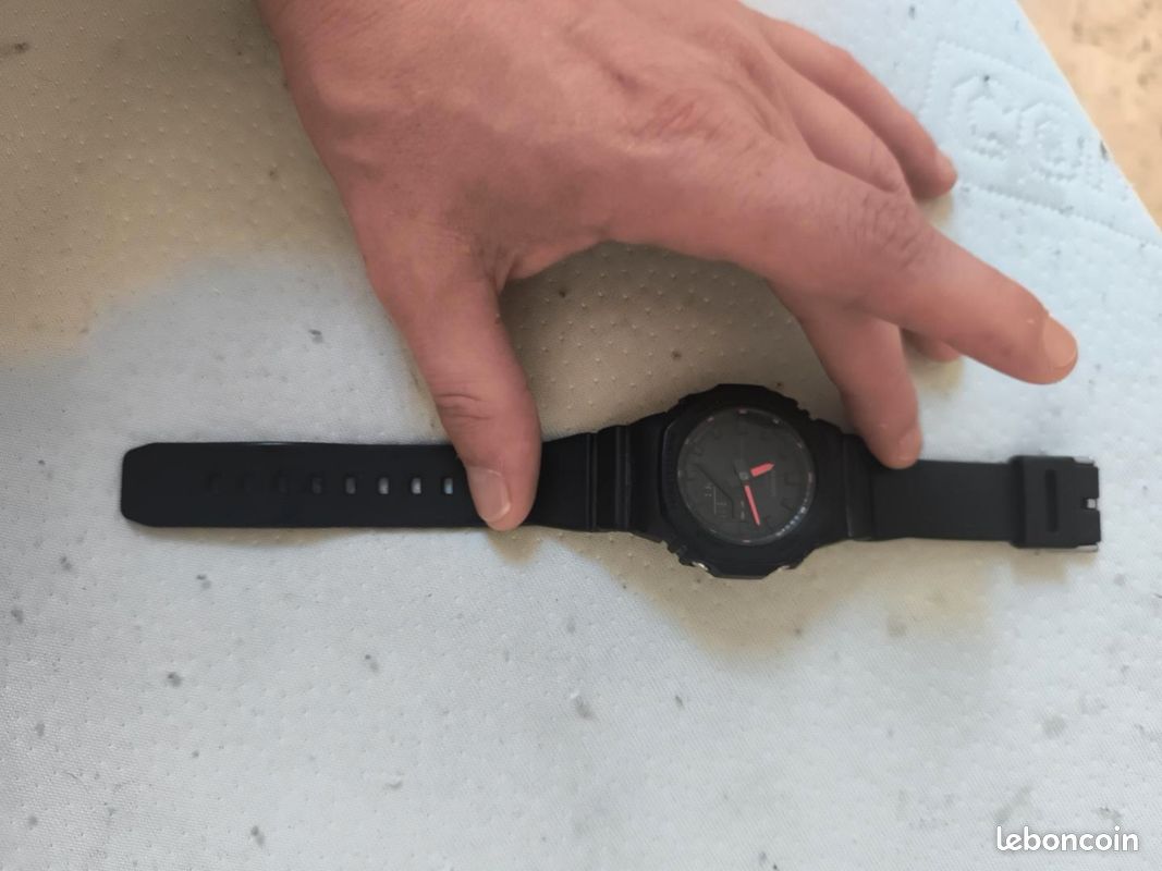 Montre Casio G-SHOCK GA-2100 noire – CasiOak – Très bon état (image 5)