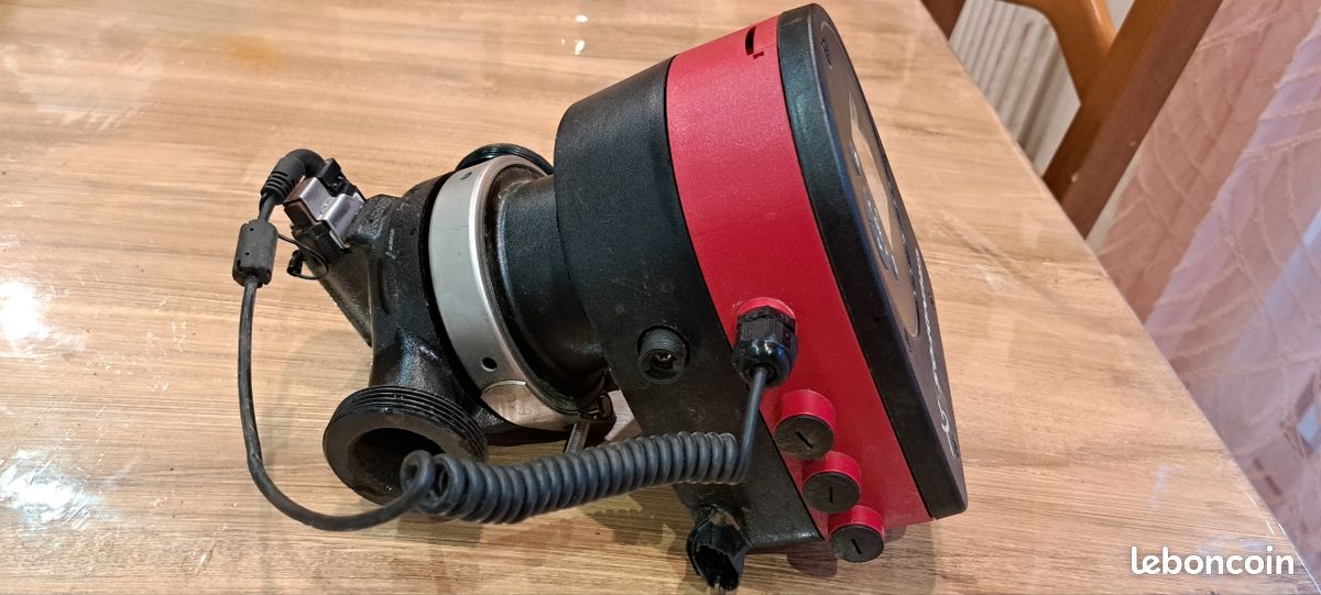 Circulateur d'eau grundfos magna3 (image 1)