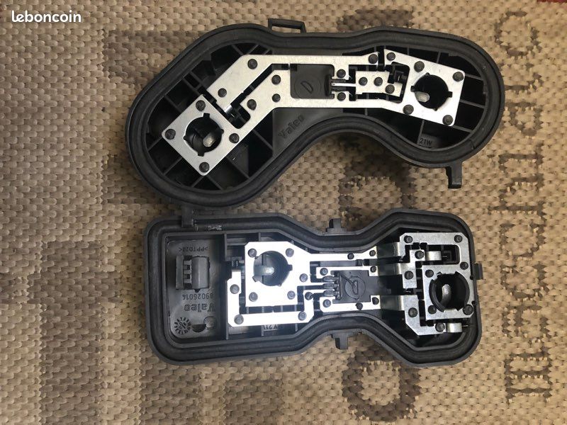 Changer les ampoules de plaque d'immatriculation - Citroën C2, éclairage plaque