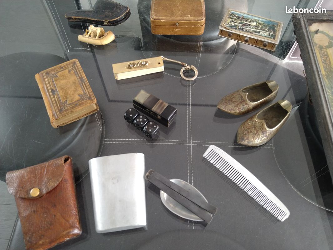 Lot Divers Objets de Curiosité Anciennes boites Pipe Missel etc (image 2)