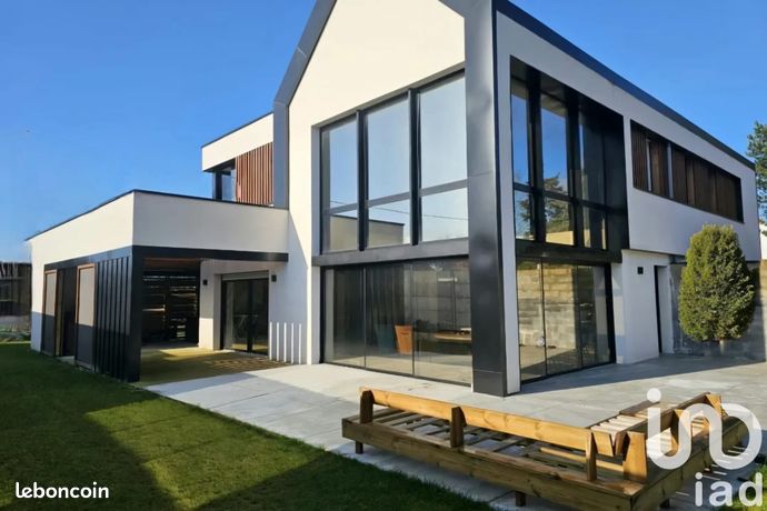 Villa 7 pièces 223 m²