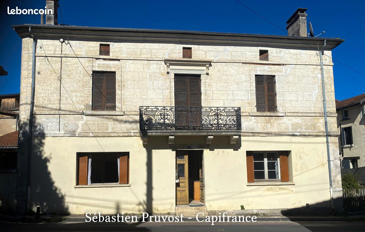 Maison 7 pièces 234 m² · à Agonac · 234 m² · 115 000 €