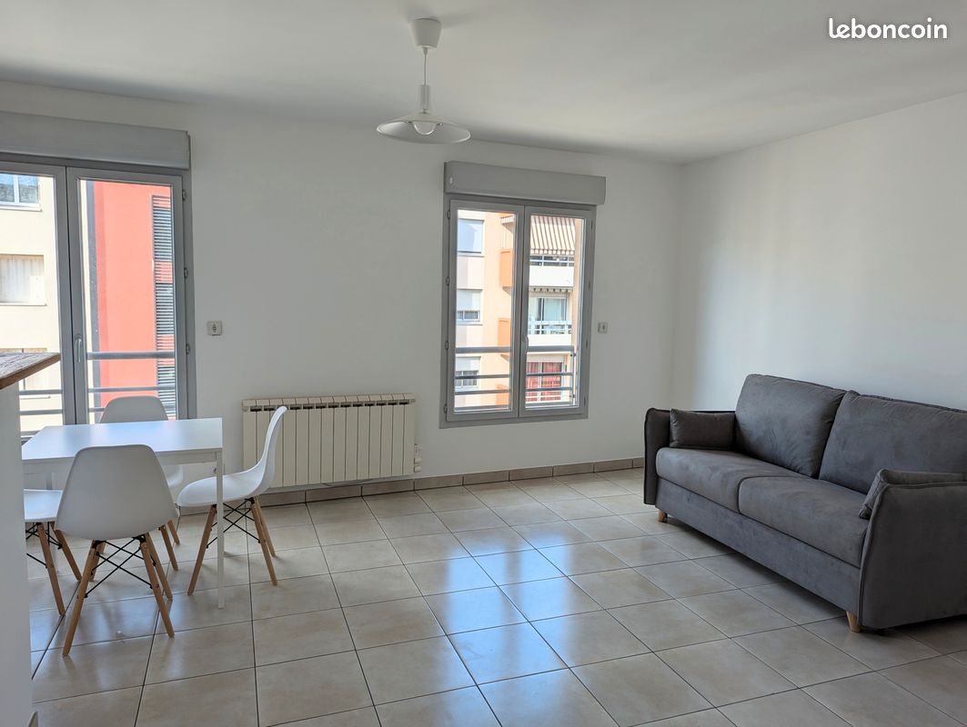 Grand studio meublé de 30m2 avec box fermé à Montchat (image 2)