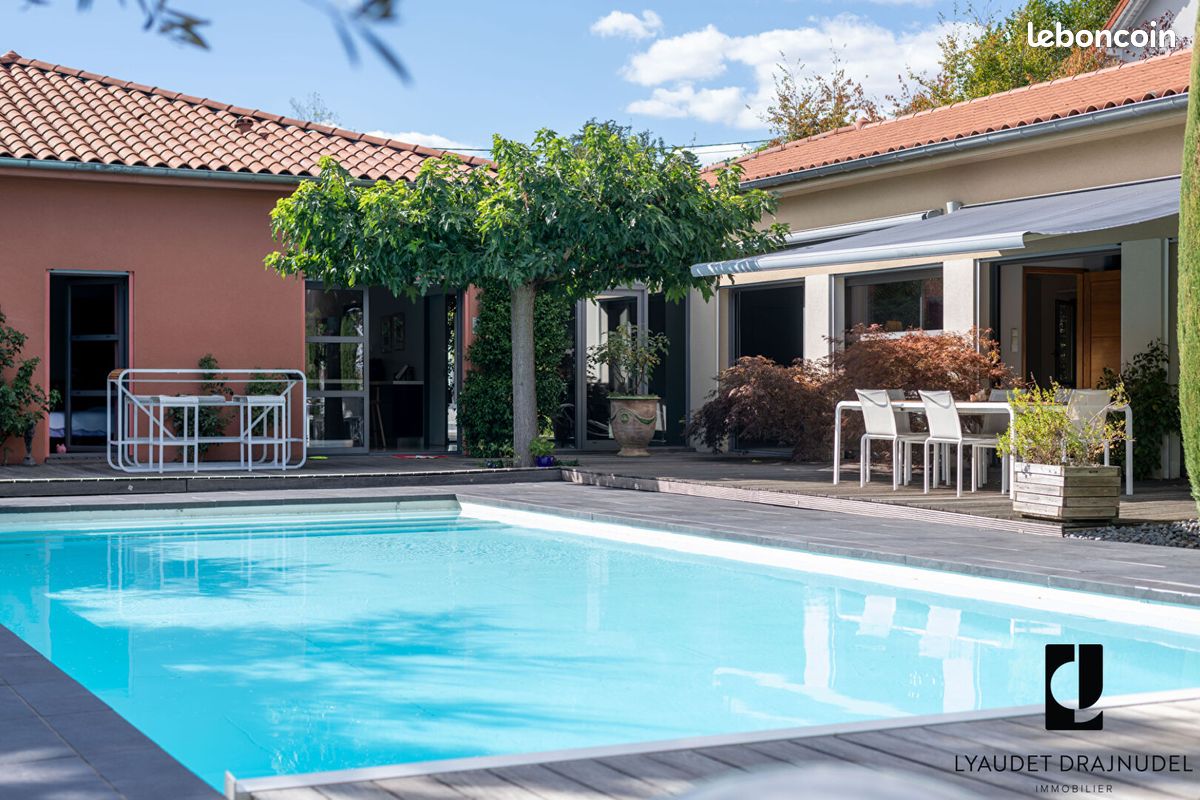 Maison 6 pièces 207 m² · à Riorges · 207 m² · 669 000 €