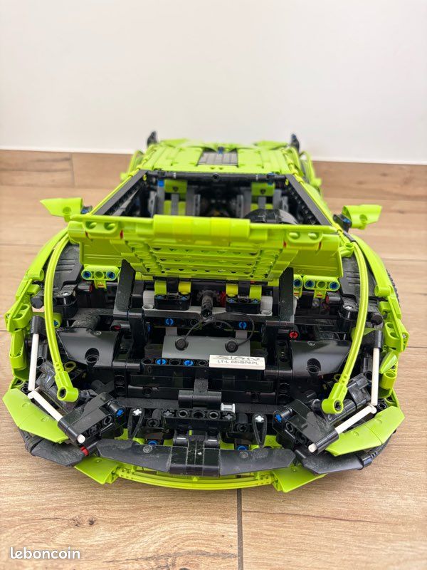LEGO Technic Lamborghini Sián FKP 37 (image 4)