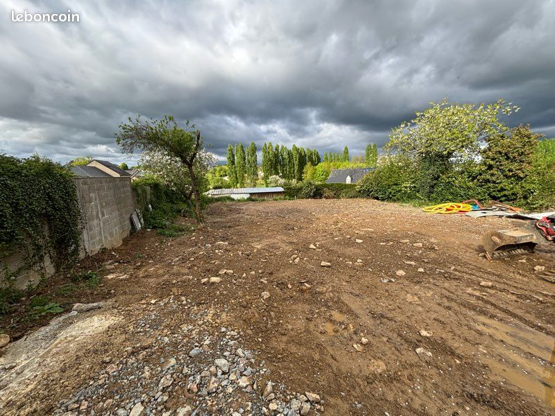 TERRAIN - 730m2 · à Ahuillé · 66 500 €