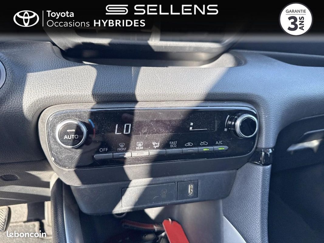 Toyota Yaris 116h Design 5p (image 17)