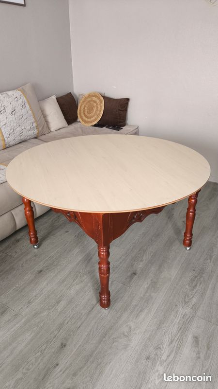 Table ronde (image 1)