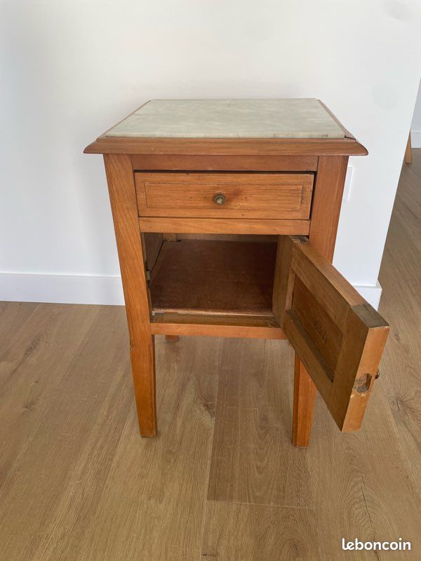 Table de nuit en pin avec dessus marbre (image 3)