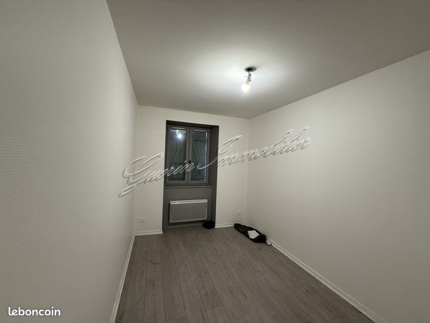 https://img.leboncoin.fr/api/v1/lbcpb1/images/3c/7c/23/3c7c23ac504d51816bbb7ebd67798e5ecd345ba0.jpg?rule=ad-image