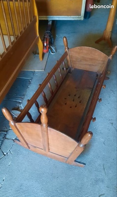 Ancien berceau en bois (image 2)