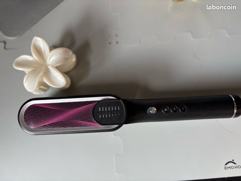 🌸Brosse Lissante / Hair Straightener Brush – Très bon état 50 (image 1)