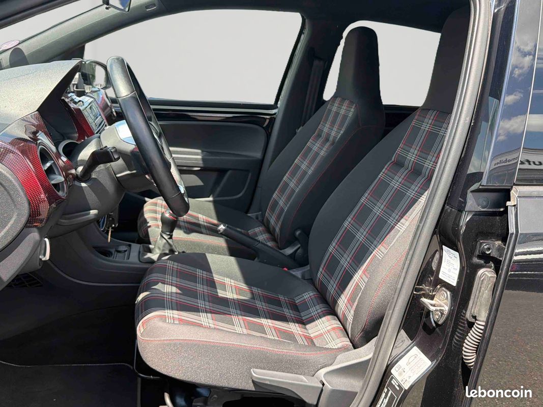 VOLKSWAGEN Up 1.0 115 BVM6 GTI (image 10)