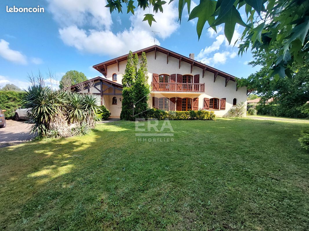 Maison 8 pièces 232 m² · à Biganos · 232 m² · 410 000 €