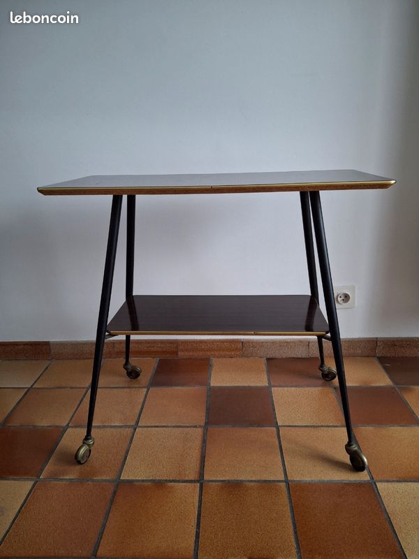 Tablette sur roulettes (image 1)