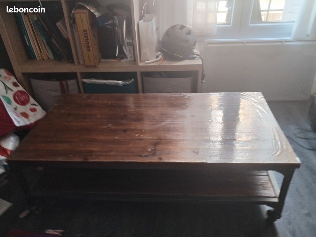 Table basse industrielle bois massif et métal (sur roulettes) (image 1)