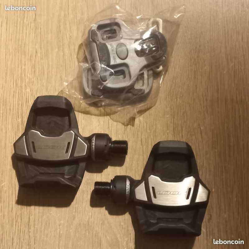 1 Blister De 4 Cales Pilotage Différenciés Look Carbone 1 Et