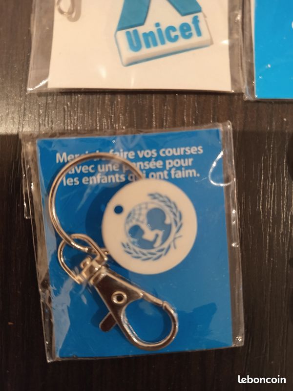 Lot Souvenirs Tour De France 2014 – Pin's, Lingette, Porte-clé, Jeton – Neufs