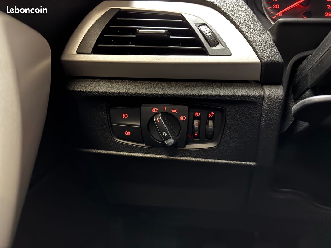 BMW SERIE 1 F20 114d 95 ch 109g Lounge / SUIVI COMPLET BMW (image 25)