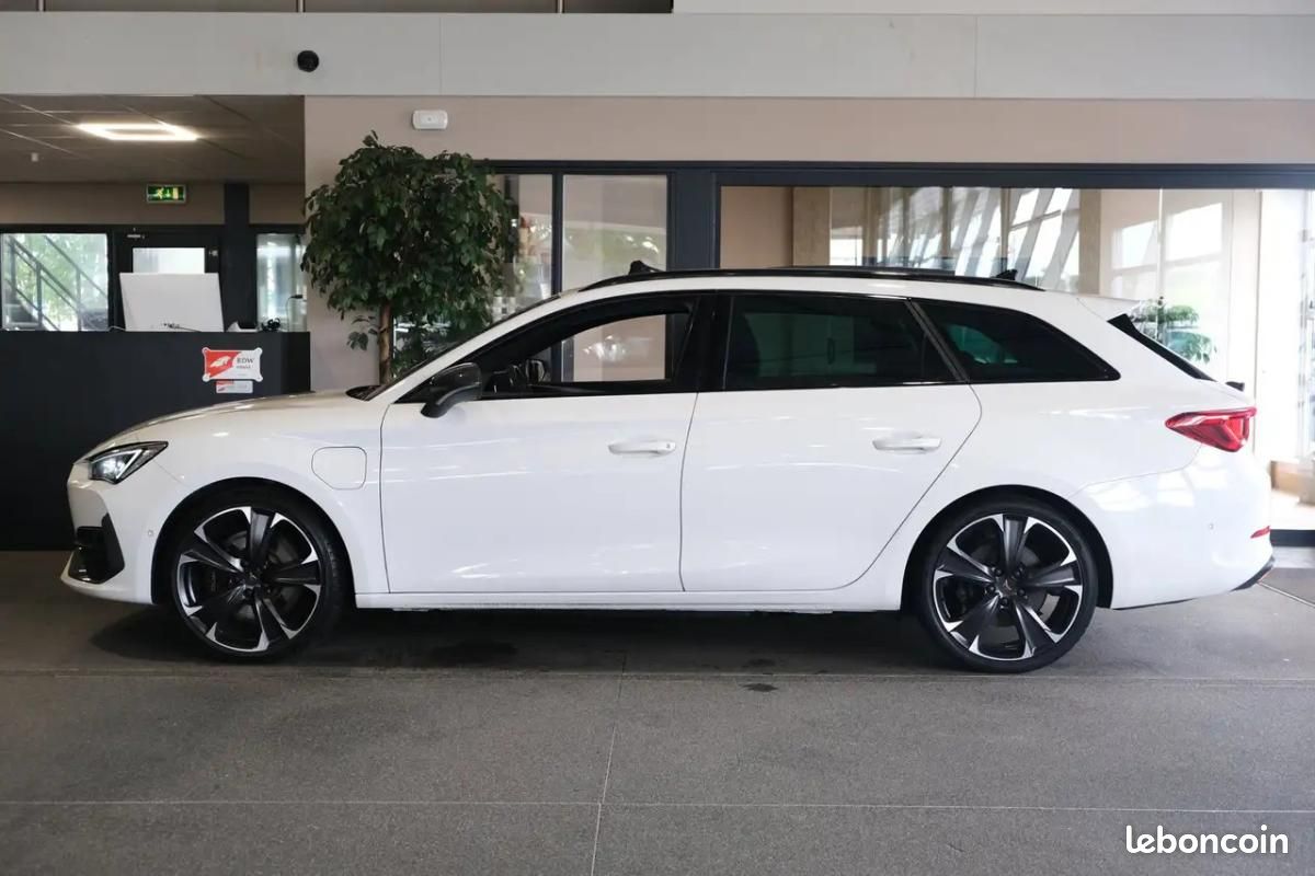 Cupra Leon SPORTSTOURER 1.4 E-HYBRID VZ 245PK PANORAMIQUE SUPERSPORT 245 CH AVANT BVA - CAMÉRA D'... (image 9)