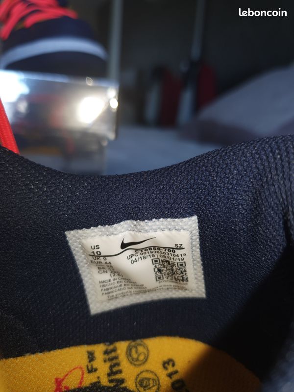 Nike x Off White Dunk Low SB Michigan Yellow Navy Blue (image 3)