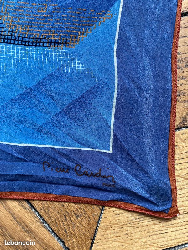 Écharpe Carrée En Soie Pierre Cardin - Modèle E4, Multicouleur, Occasion