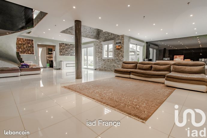 Maison 9 pièces 250 m²