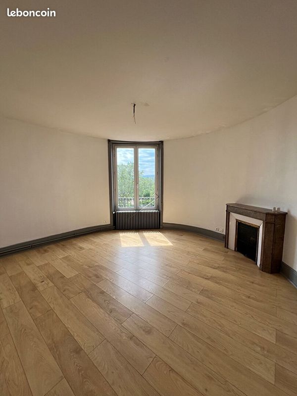 Appartement 5 pièces 133 m² · à Roanne · 133 m² · 786 €