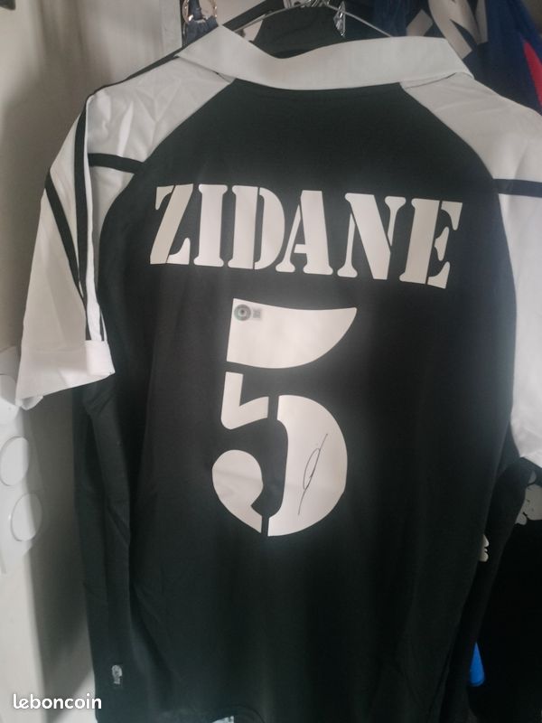Maillot De Foot Signé – Maillot Real Authentique Avec Autographes – Neuf Avec étiquettes