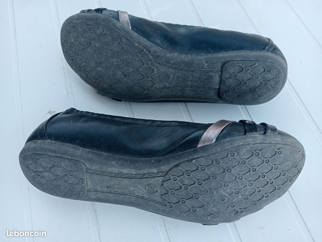 Ballerines Noires Clarks Pointure 33 - Occasion, Cuir Vernis, Traces D'usure
