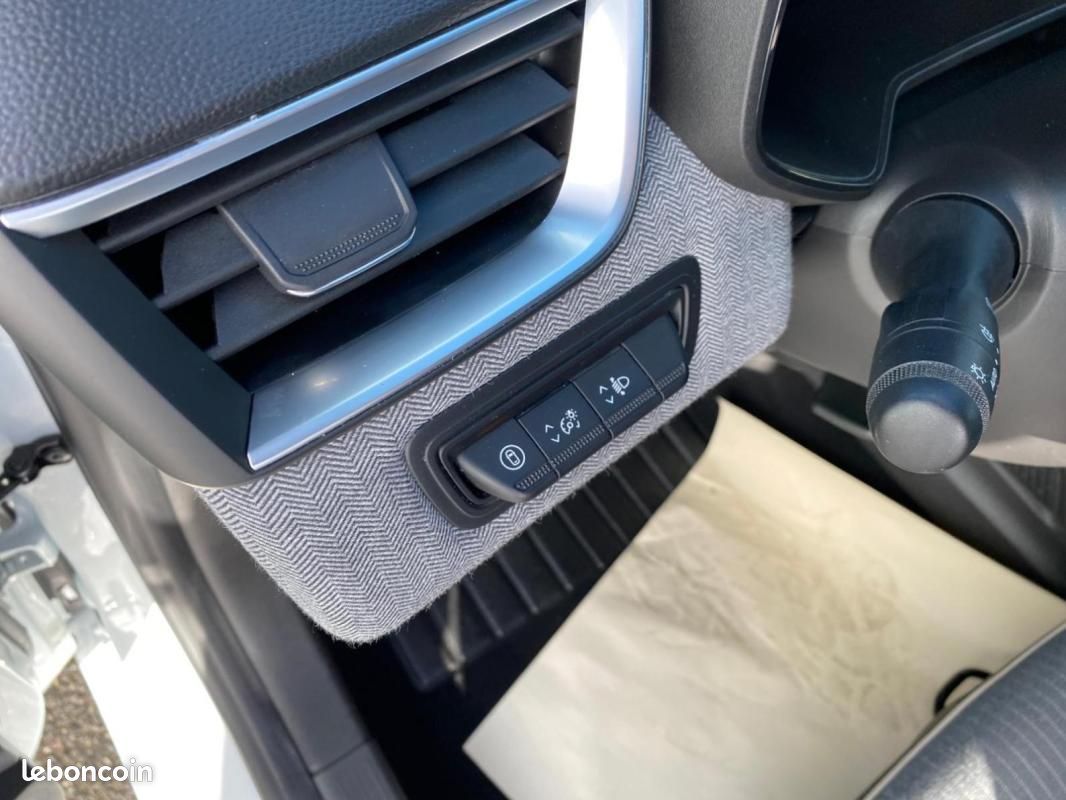 Renault Clio V E-Tech full hybrid 145 ch GSR2 Techno (image 19)