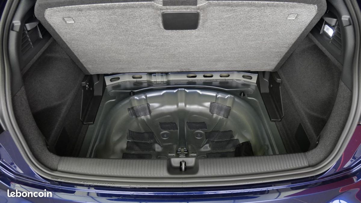 Audi Q2 35 TFSI 150 S tronic 7 Design (image 25)