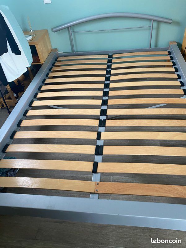 Lit avec sommier plus 2 tables de chevet (image 2)