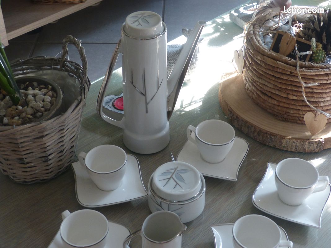 Service à café en porcelaine, 6 tasses et sous tasses (image 5)