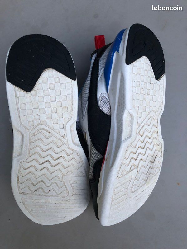 Chaussures Puma taille 34 (image 2)