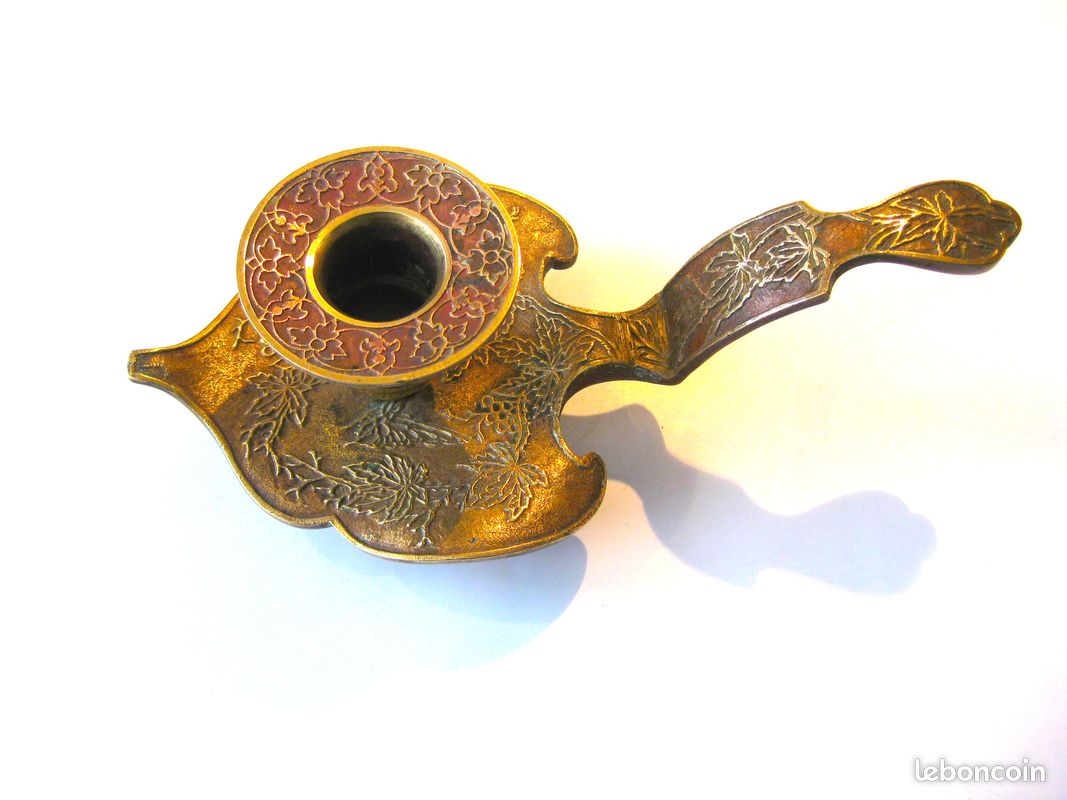 Bougeoir à Main En Bronze - A LA MÉNAGÈRE PARIS - Fin XIXe - Art Déco - Doré