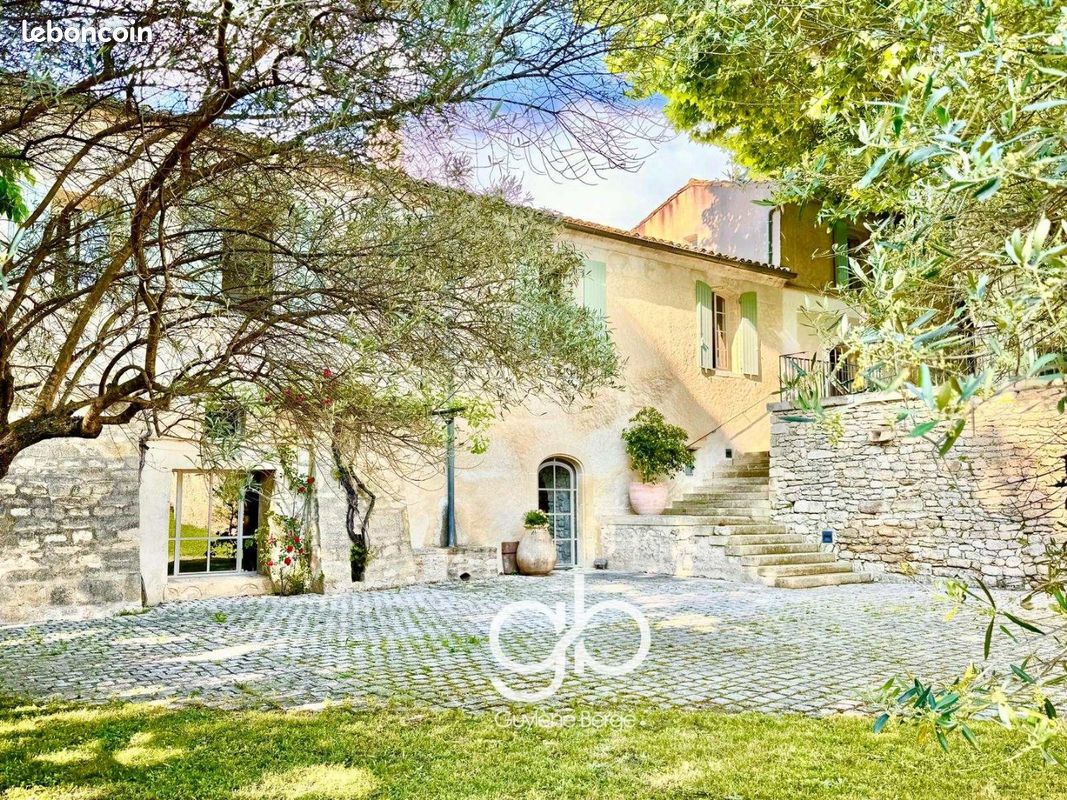 Maison 10 pièces 400 m² · à Sommières · 400 m² · 2 750 000 €