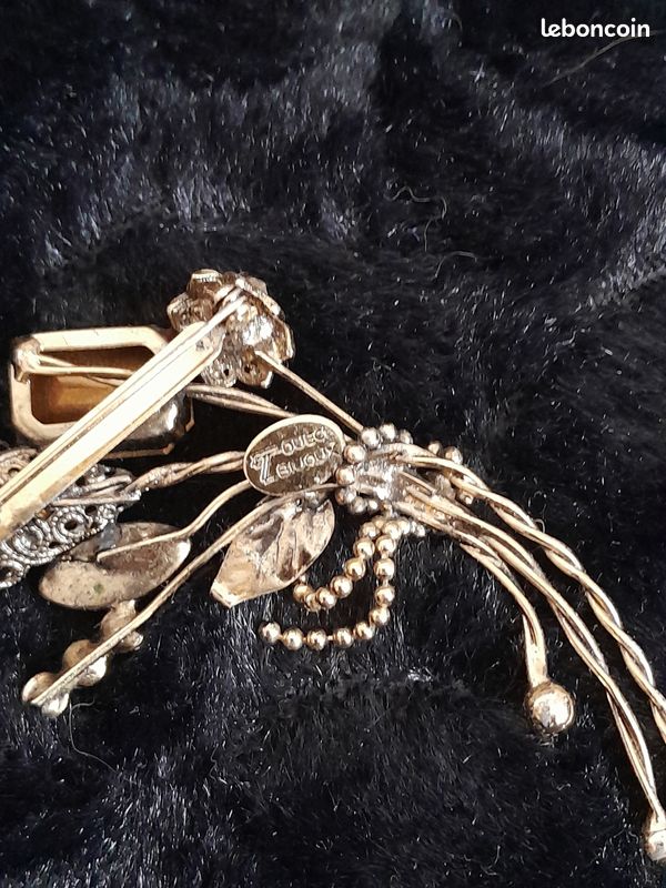 Broche Vintage "Marque Incomparable" - Deadstock (stock Mort) - Occasion Avec Traces D'usure