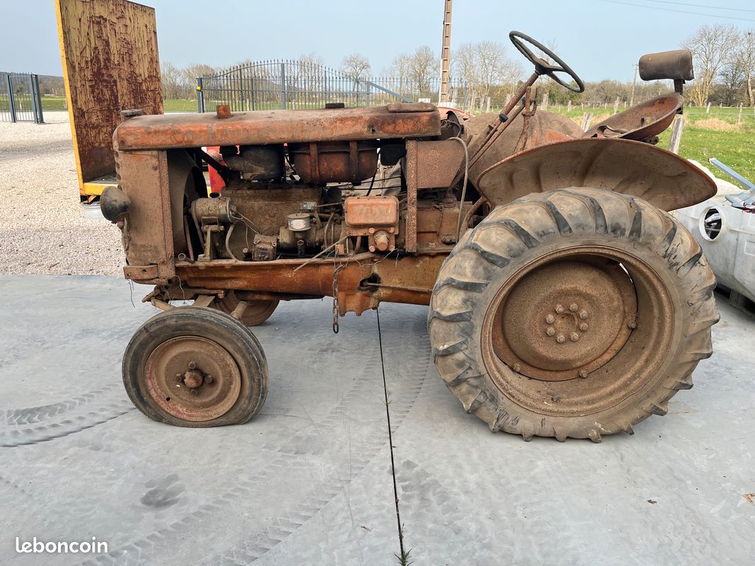 Tracteur Renault R32 - Tracteurs