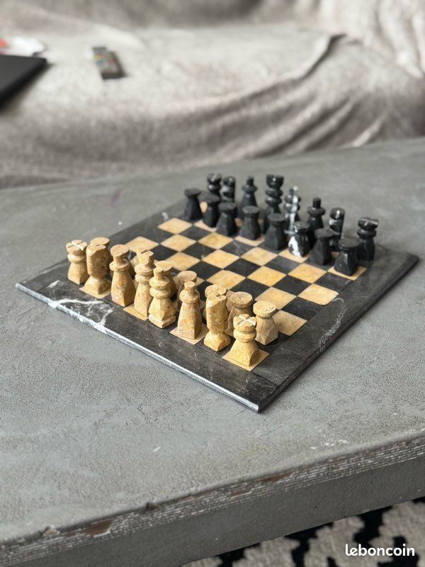 Jeu D’échecs Ancien Avec échiquier En Marbre Jaune – Pour 2 Joueurs – Vintage Déco