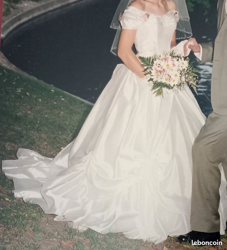 Ensemble Robe de mariée Pronuptia Paris avec jupon et voile