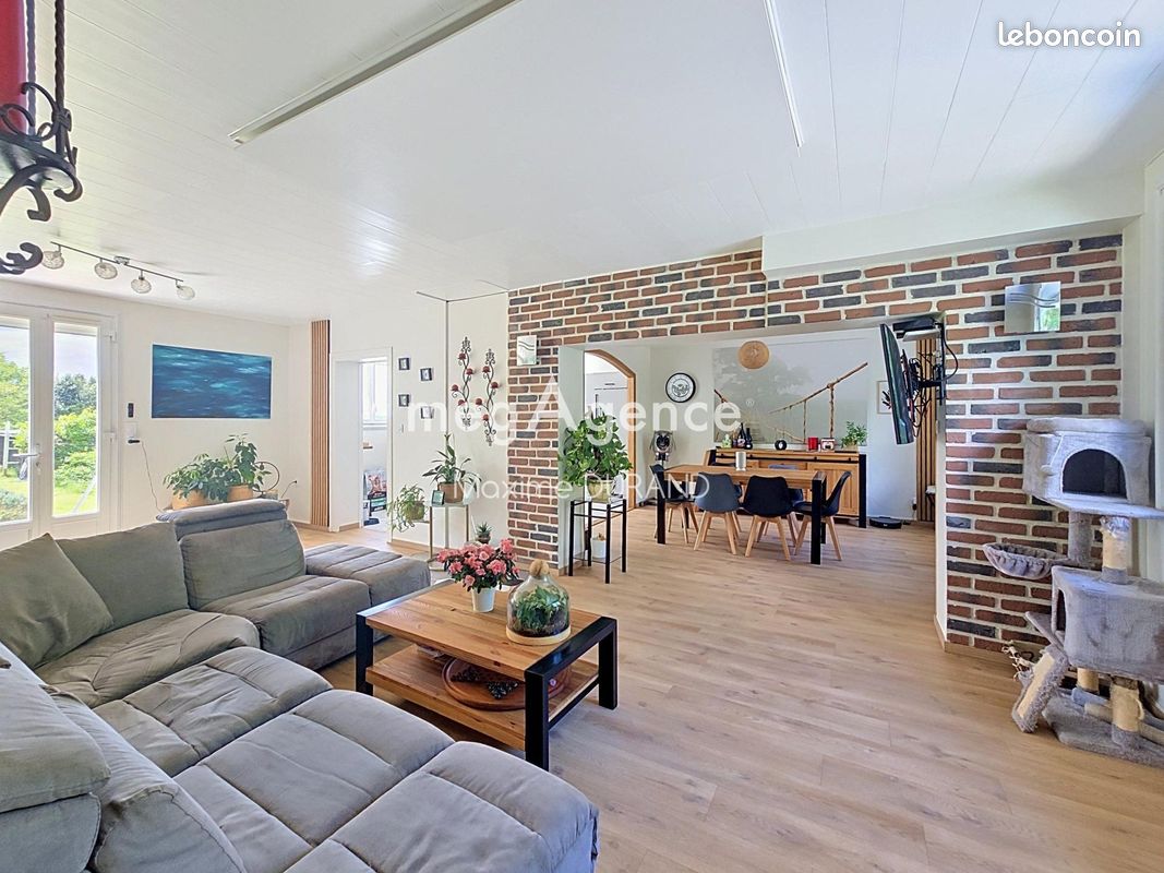 Maison 6 pièces 123 m² · à Saint-Aubin-des-Ormeaux · 123 m² · 233 000 €