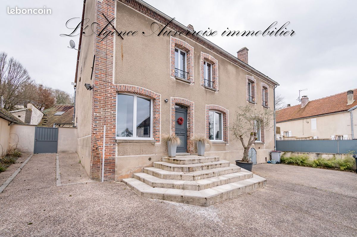 Maison 8 pièces 314 m² · à Cézy · 314 m² · 349 000 €